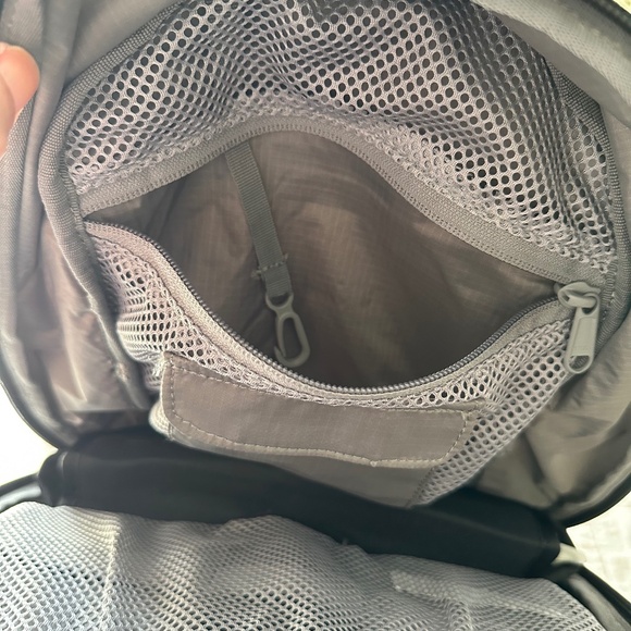 Hydro Flask 14L Down Shift Hydration Pack, 14L Pack, Black - Picture 11 of 12